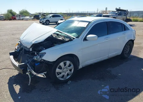 2014 Chrysler 200 Lx z USA, uszkodzony, nr VIN 1C3CCBAB8EN207606